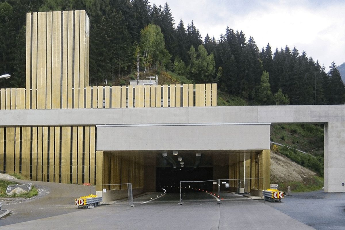 Foto von der Einfahrt in den Bosrucktunnell