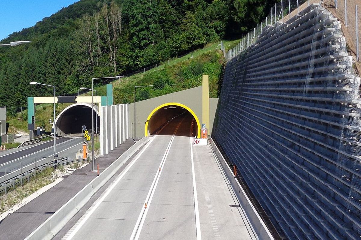 Einfahrtsröhren in die Tunnelkette Klaus