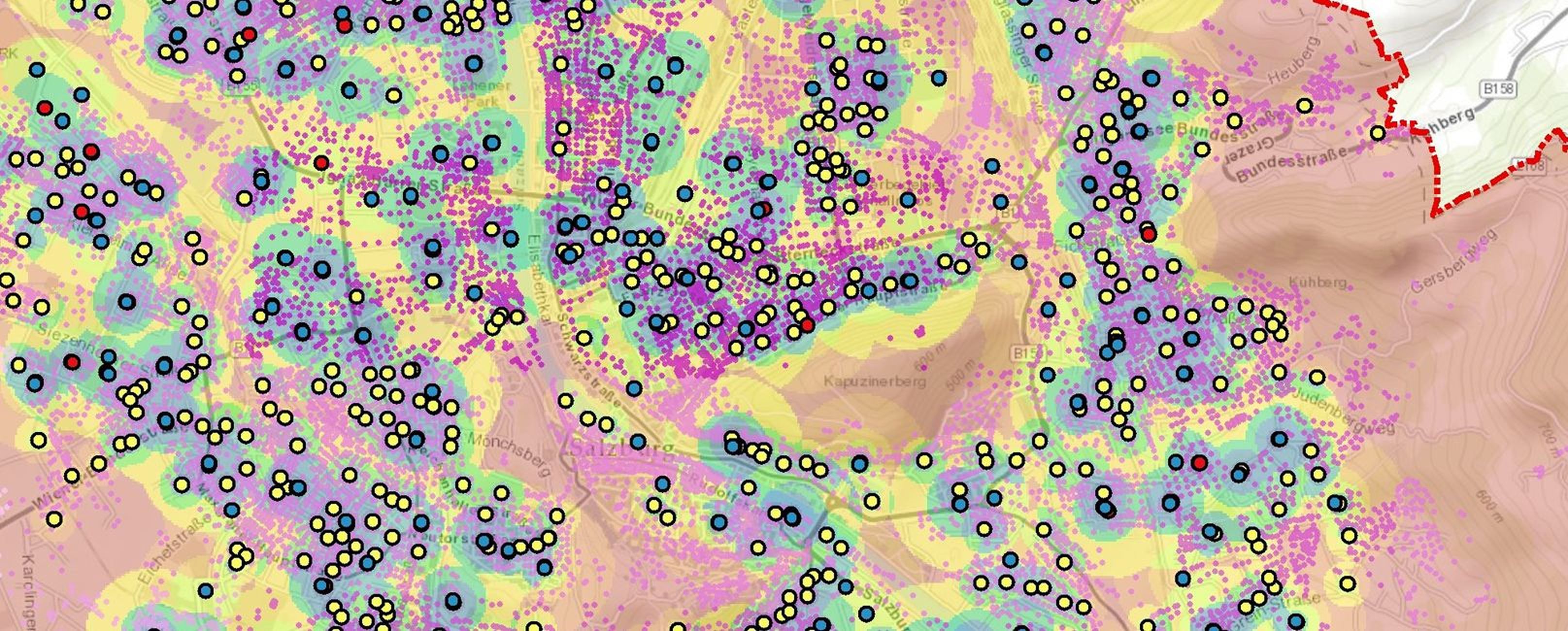 Eine farbenfrohe topografische Karte mit verschiedenen farbigen Punkten und schattierten Bereichen, die Datenpunkte und geografische Informationen anzeigen.
