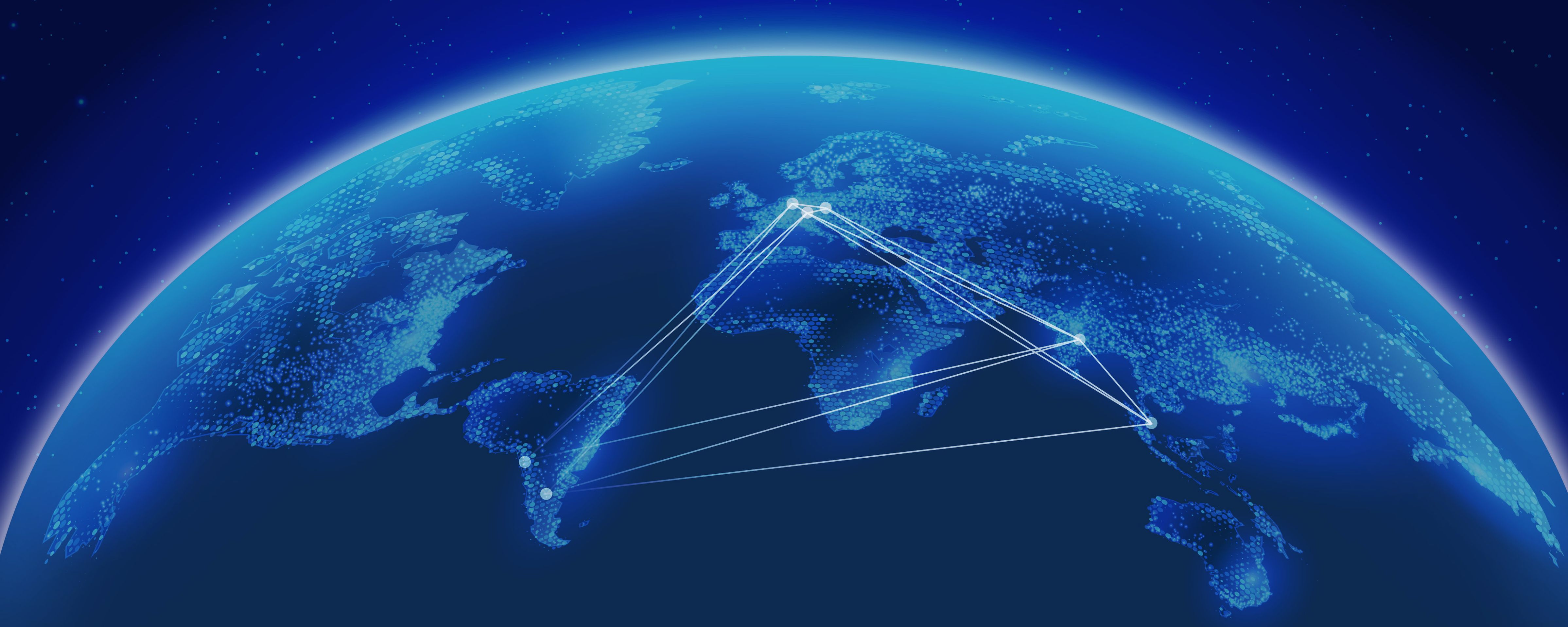 Eine digitale Karte der Erde mit blau leuchtenden Verbindungen, die ein dreieckiges Netz über die Kontinente bilden und die globale Kommunikation symbolisieren.
